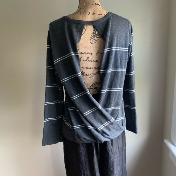 Heartloom Revolve grey white horizontal stripes backless sweater size M - Picture 3 of 12